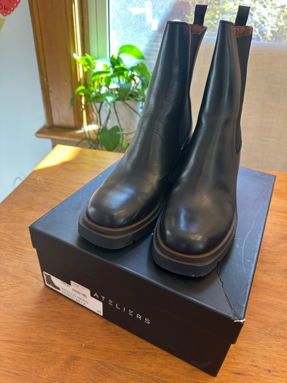 Chelsea Lug sole Boots - Black Leather